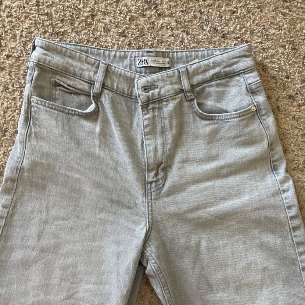 Zara Crop High Waisted Jeans